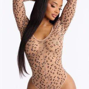 💲 NWT Sheer Leopard Print Long-Sleeve Bodysuit - Nude